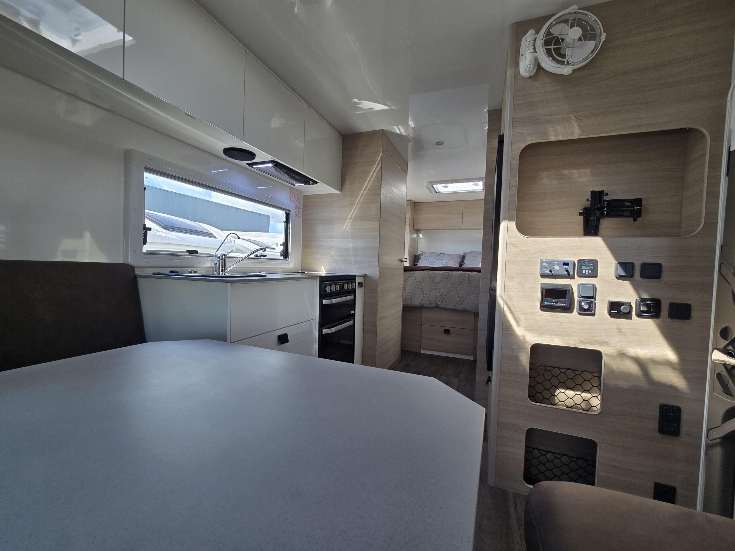 
										2025 Suncamper Sovereign Q-2 Mercedes-Benz full									